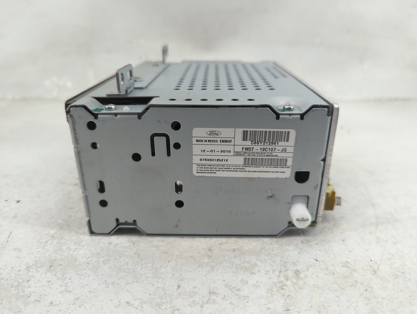2017-2018 Ford Focus Radio AM FM Cd Player Receiver Replacement P/N:FM5T-19C107-JG Fits Fits 2017 2018 OEM Used Auto Parts -