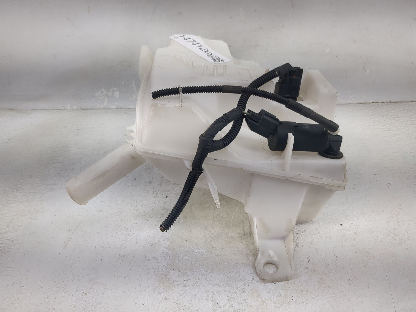 2012-2018 Ford Focus Windshield Washer Fluid Reservoir Bottle Oem 1474120 - Oemusedautoparts1.com