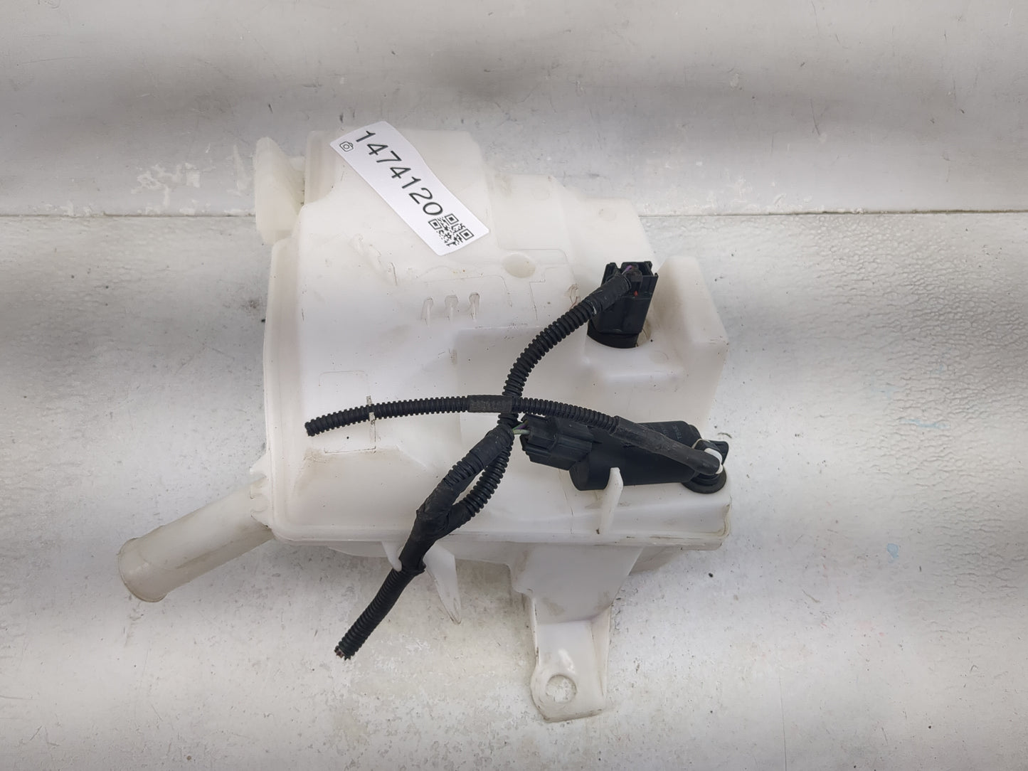 2012-2018 Ford Focus Windshield Washer Fluid Reservoir Bottle Oem 1474120 - Oemusedautoparts1.com