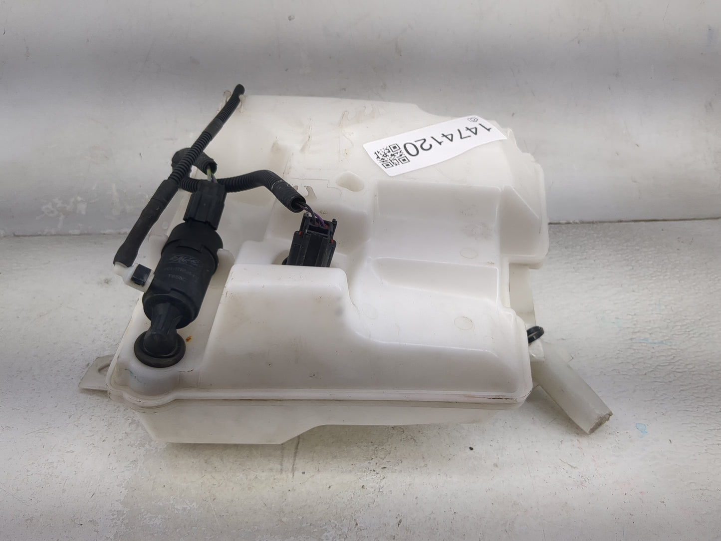 2012-2018 Ford Focus Windshield Washer Fluid Reservoir Bottle Oem 1474120 - Oemusedautoparts1.com