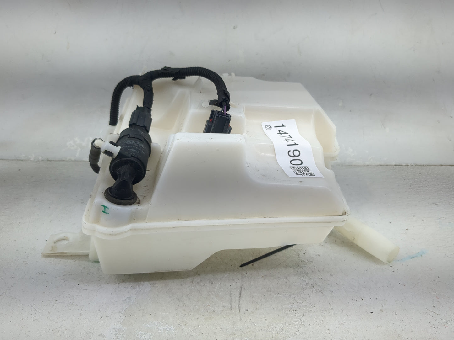 2012-2018 Ford Focus Windshield Washer Fluid Reservoir Bottle Oem 1474190 - Oemusedautoparts1.com