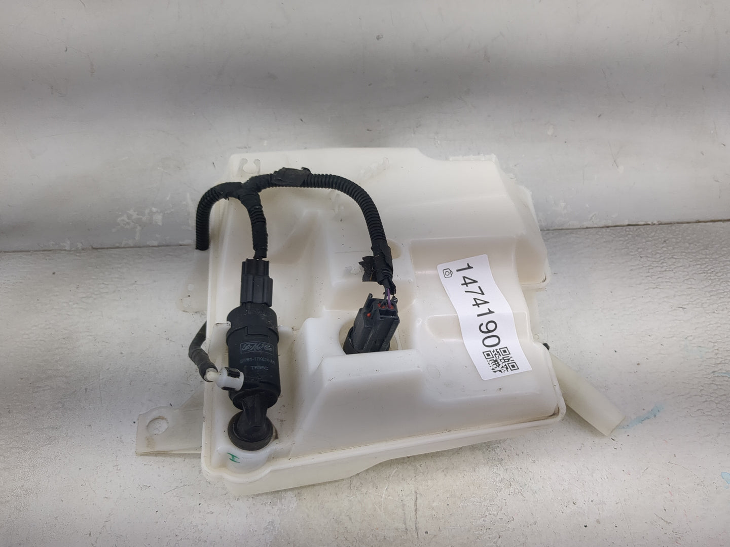 2012-2018 Ford Focus Windshield Washer Fluid Reservoir Bottle Oem 1474190 - Oemusedautoparts1.com