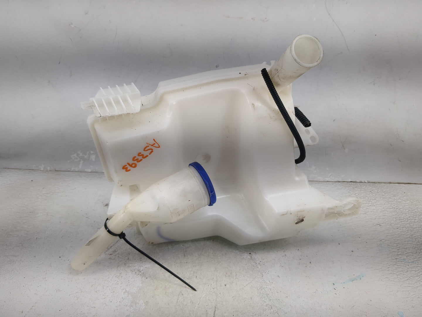 2012-2018 Ford Focus Windshield Washer Fluid Reservoir Bottle Oem 1474190 - Oemusedautoparts1.com