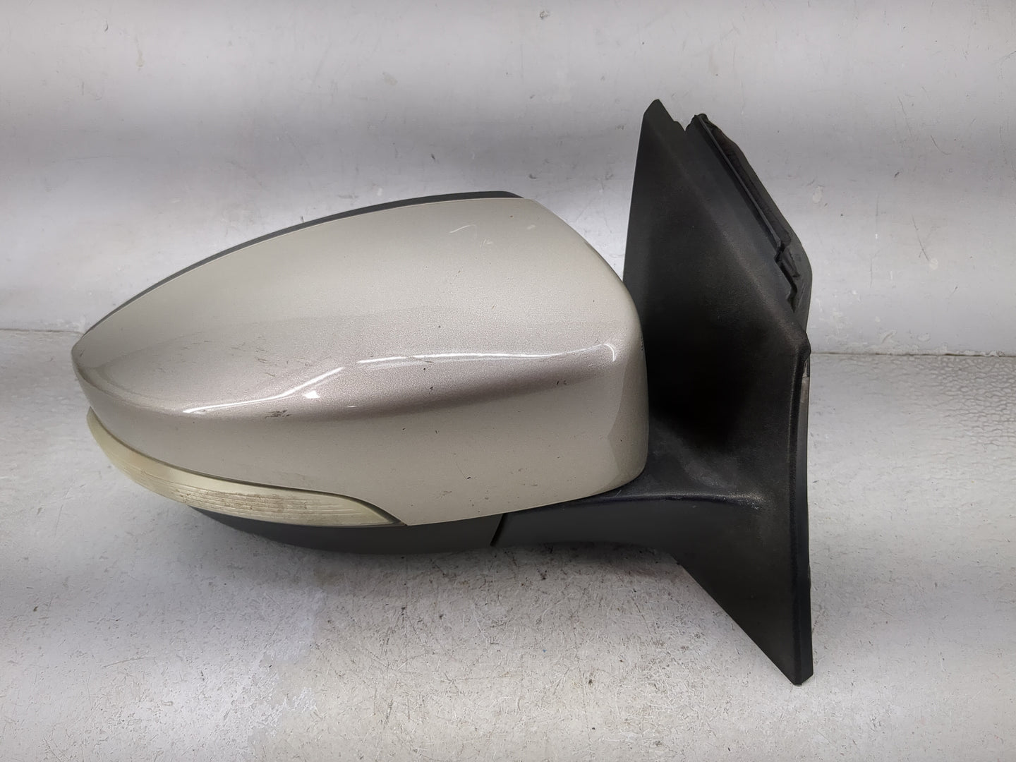 2015-2018 Ford Focus Passenger Side View Mirror - Right Door Mirror OEM Used - Oemusedautoparts1.com