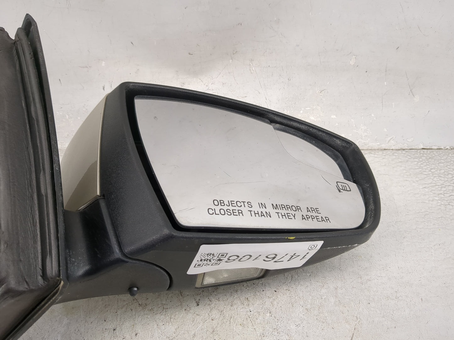 2015-2018 Ford Focus Passenger Side View Mirror - Right Door Mirror OEM Used - Oemusedautoparts1.com