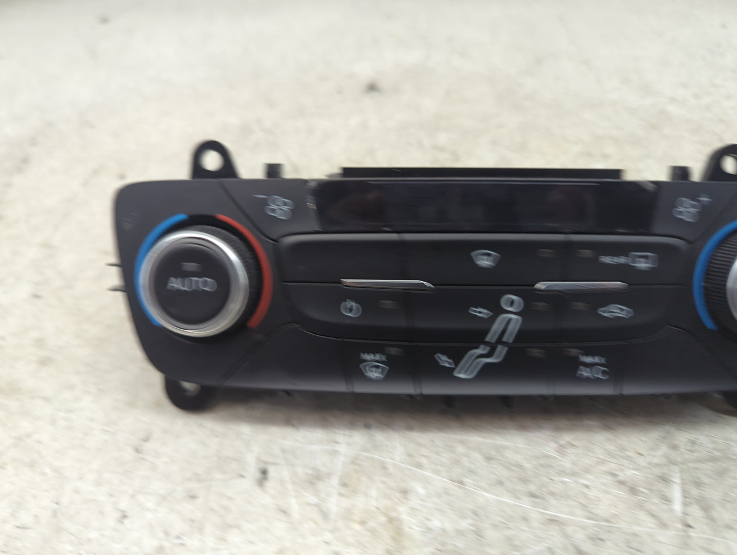 2015-2018 Ford Focus Climate Control Module Temperature AC/Heater Replacement P/N:F1ET-18C612-AM Fits Fits 2015 2016 2017 20