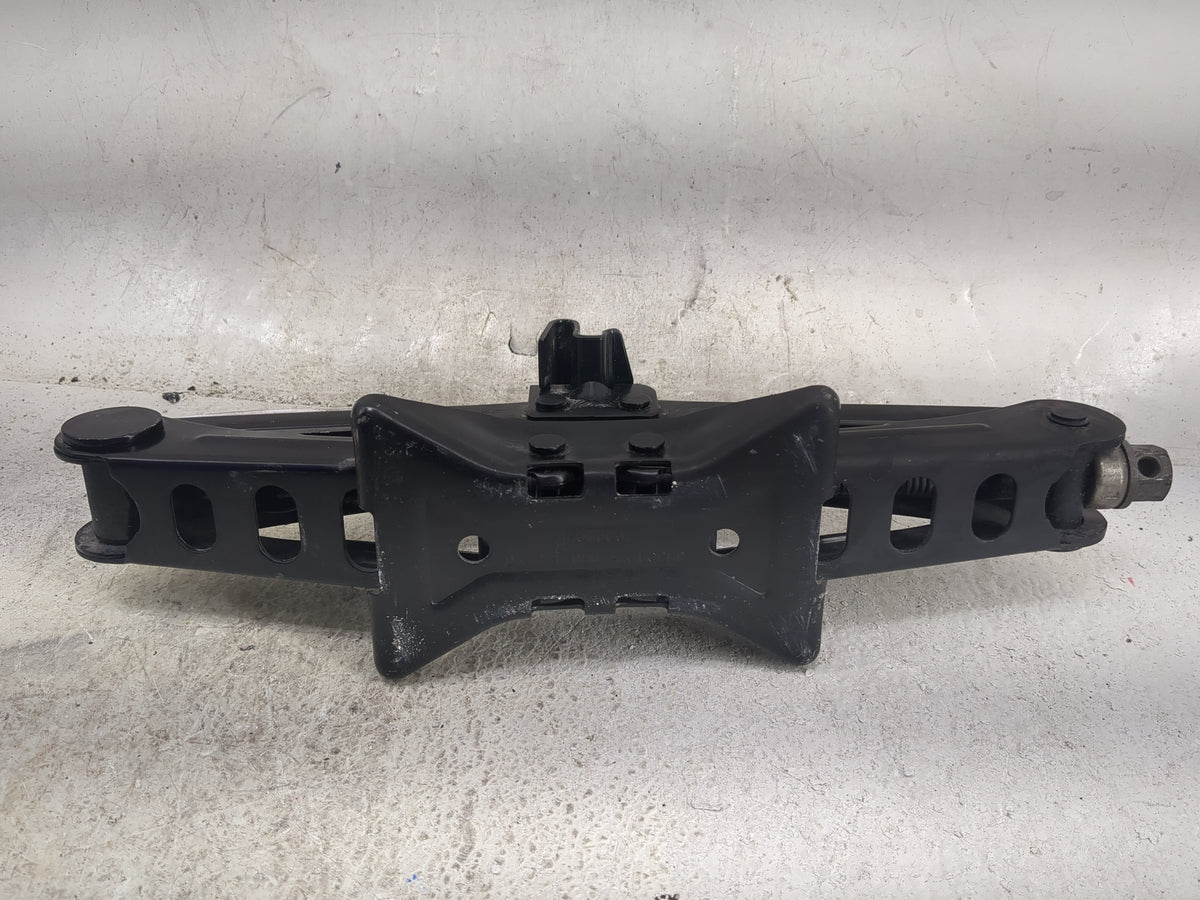 2017 Ford Focus Spare Scissor Car Jack 1500088 - Oemusedautoparts1.com