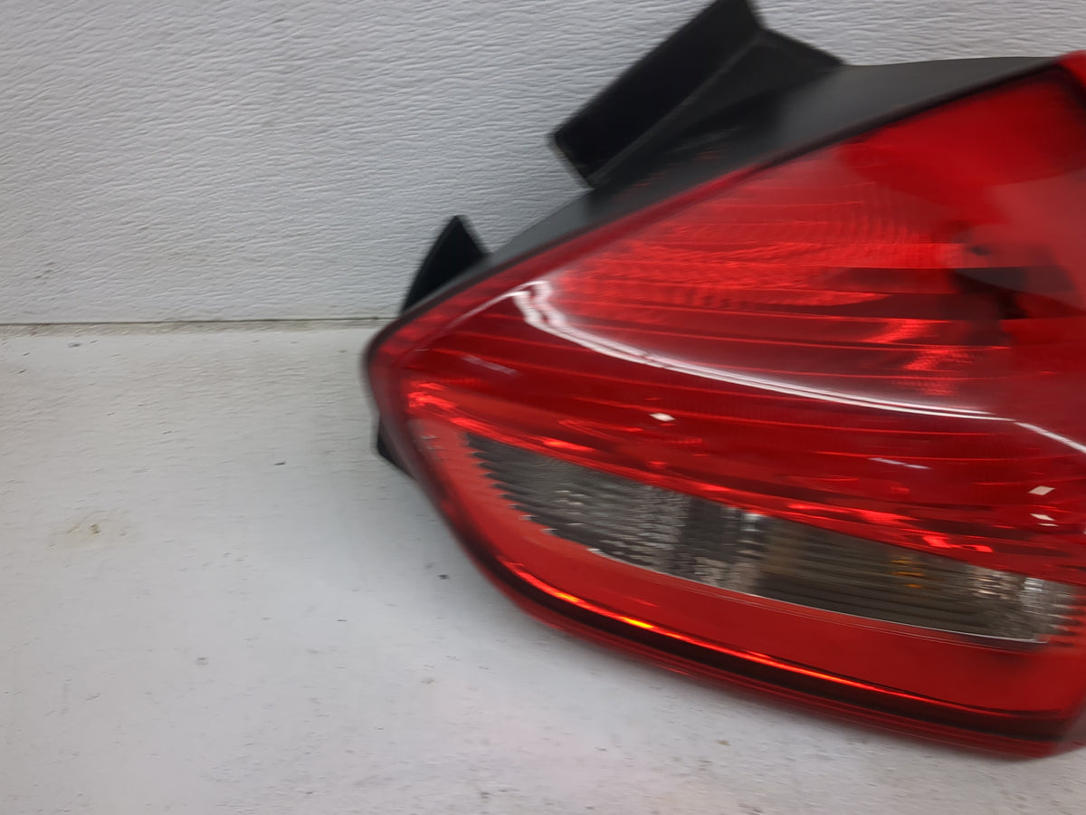 2015-2018 Ford Focus Passenger Right Side Deck Lid Mounted Tail Light 1515168 - Oemusedautoparts1.com