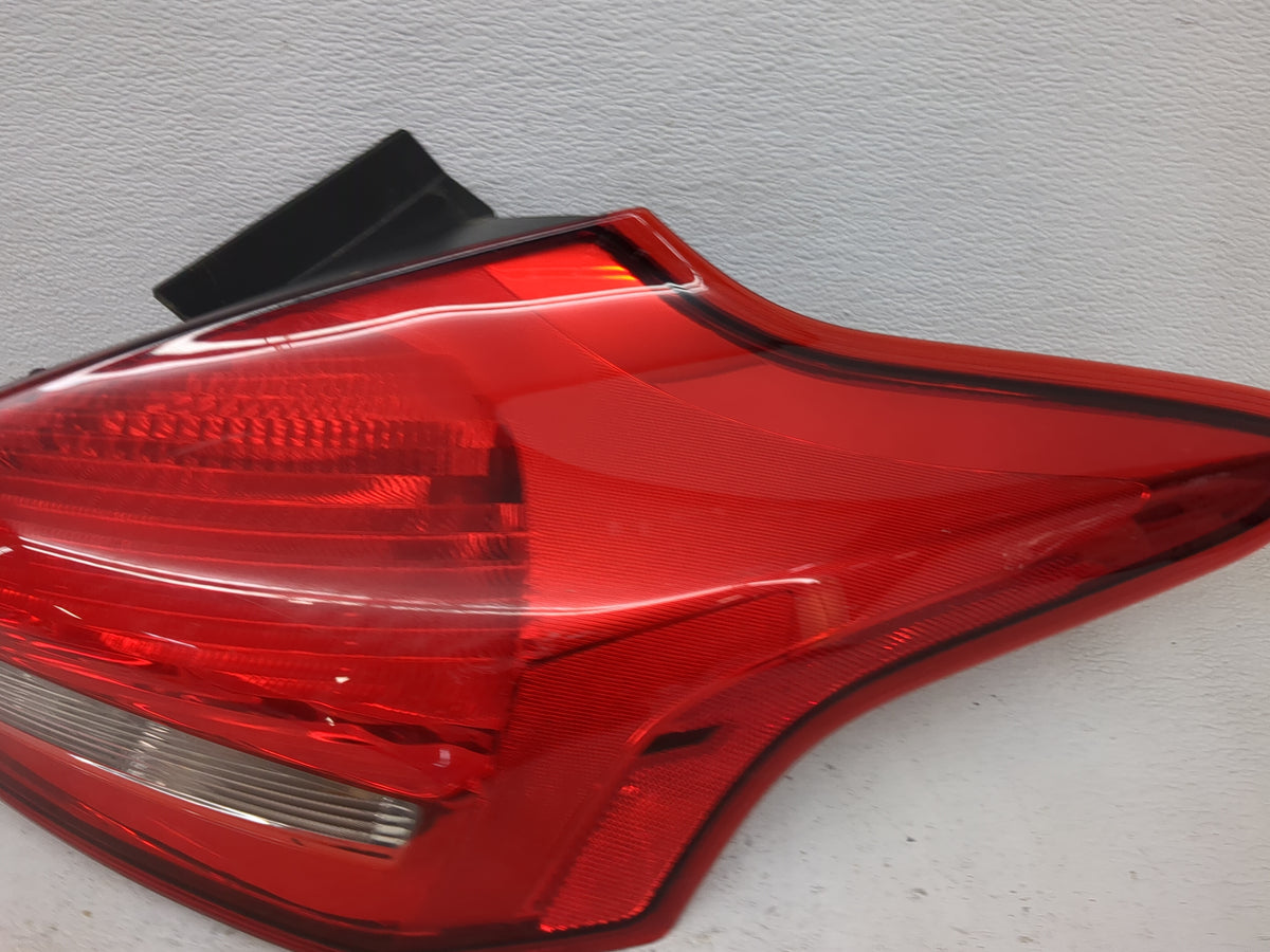 2015-2018 Ford Focus Passenger Right Side Deck Lid Mounted Tail Light 1515168 - Oemusedautoparts1.com