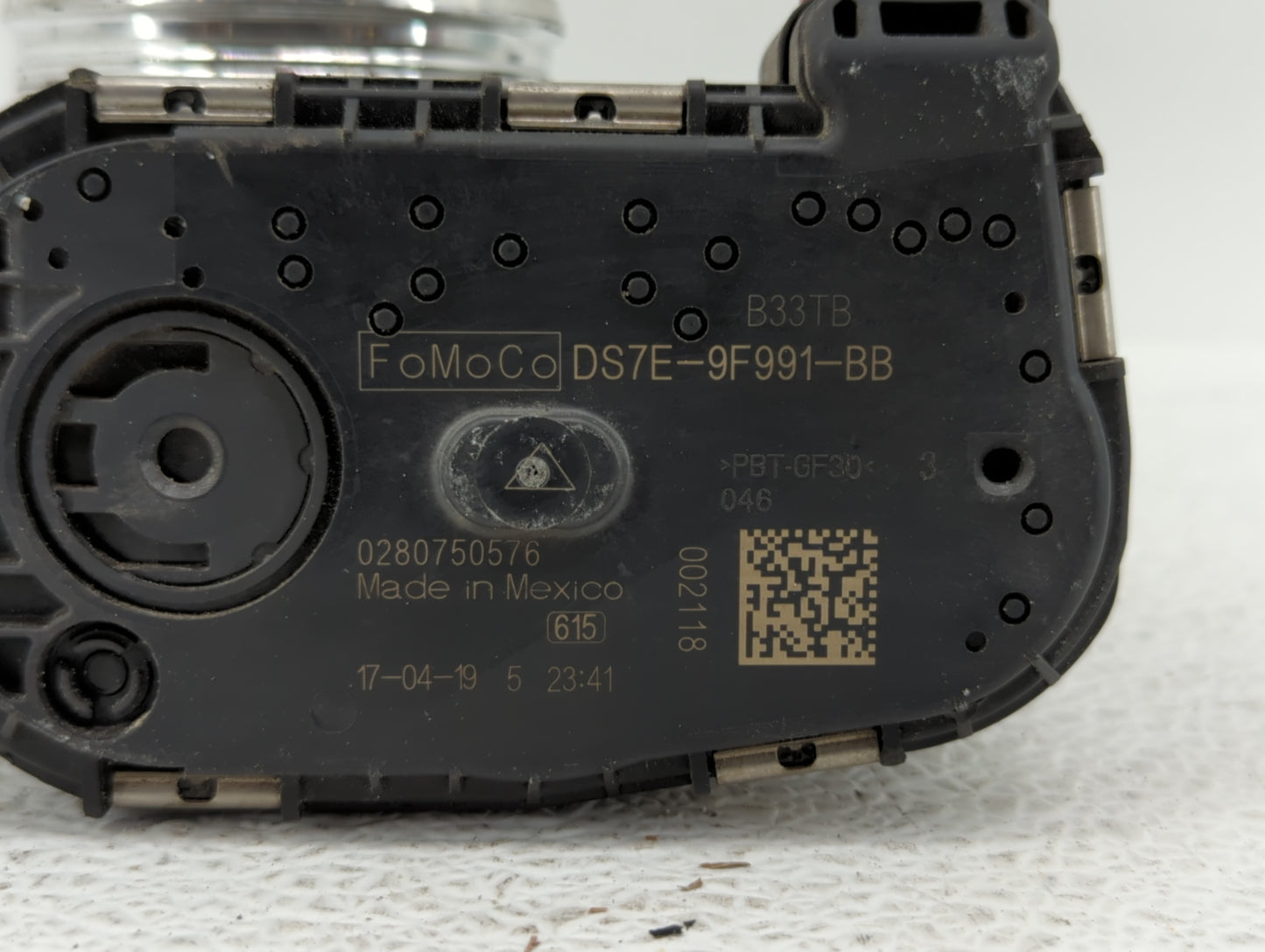 2014-2018 Ford Focus Throttle Body P/N:DS7E-9F991-BB Fits Fits 2014 2015 2016 2017 2018 2019 OEM Used Auto Parts - Oemusedau