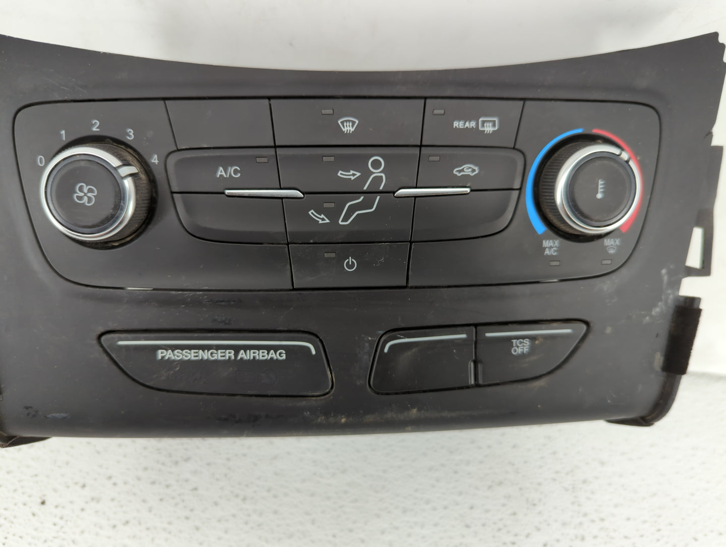 2015-2018 Ford Focus Climate Control Module Temperature AC/Heater Replacement P/N:F1ET-18K811-KD F1ET-18549 Fits OEM Used Au