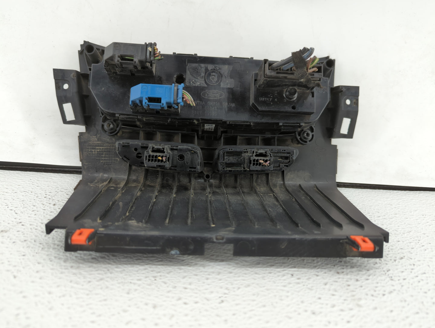 2015-2018 Ford Focus Climate Control Module Temperature AC/Heater Replacement P/N:F1ET-18K811-KD F1ET-18549 Fits OEM Used Au