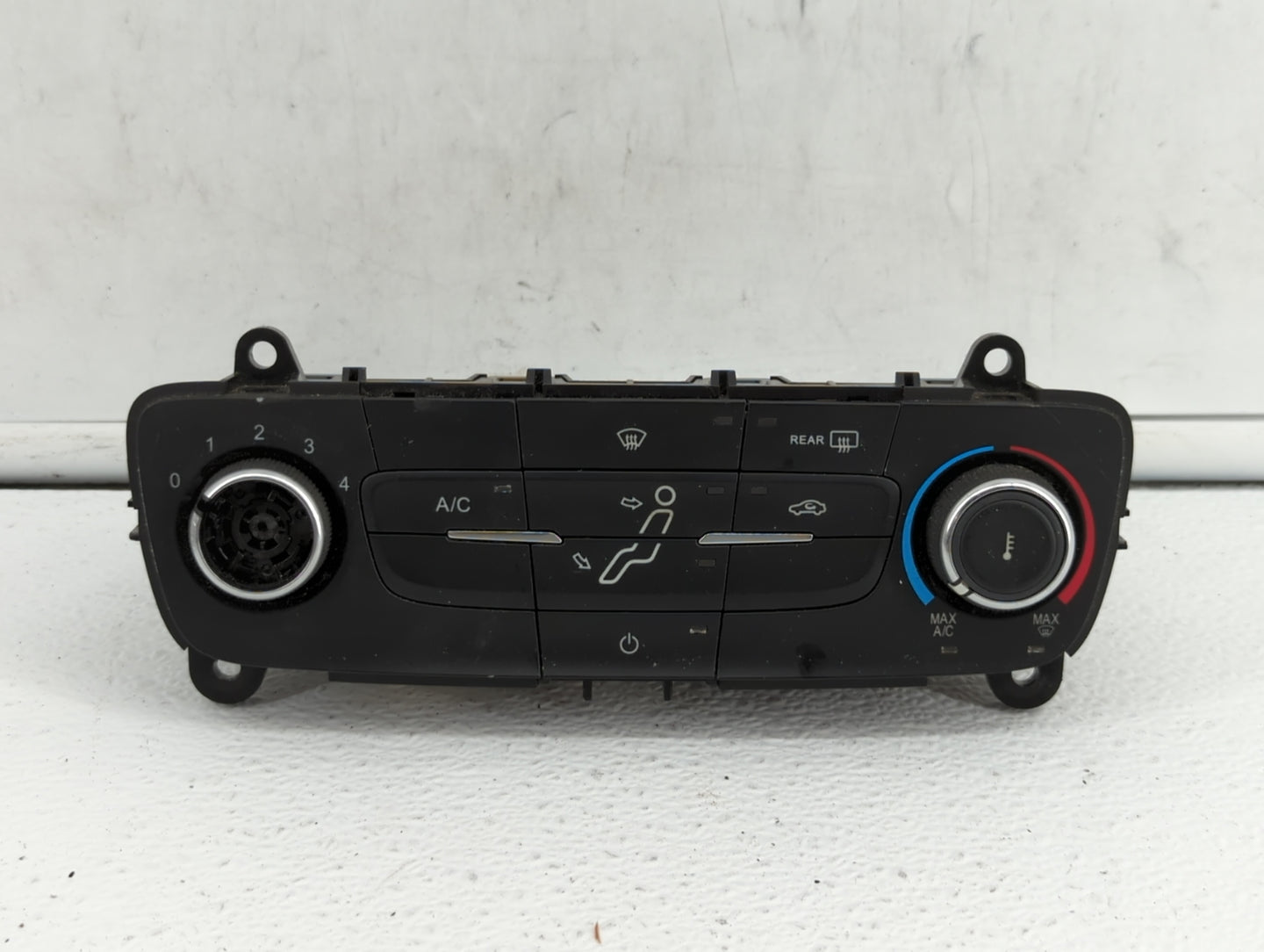 2015-2018 Ford Focus Climate Control Module Temperature AC/Heater Replacement P/N:F1EB-18835-M F1ET-18K811-KD Fits OEM Used 