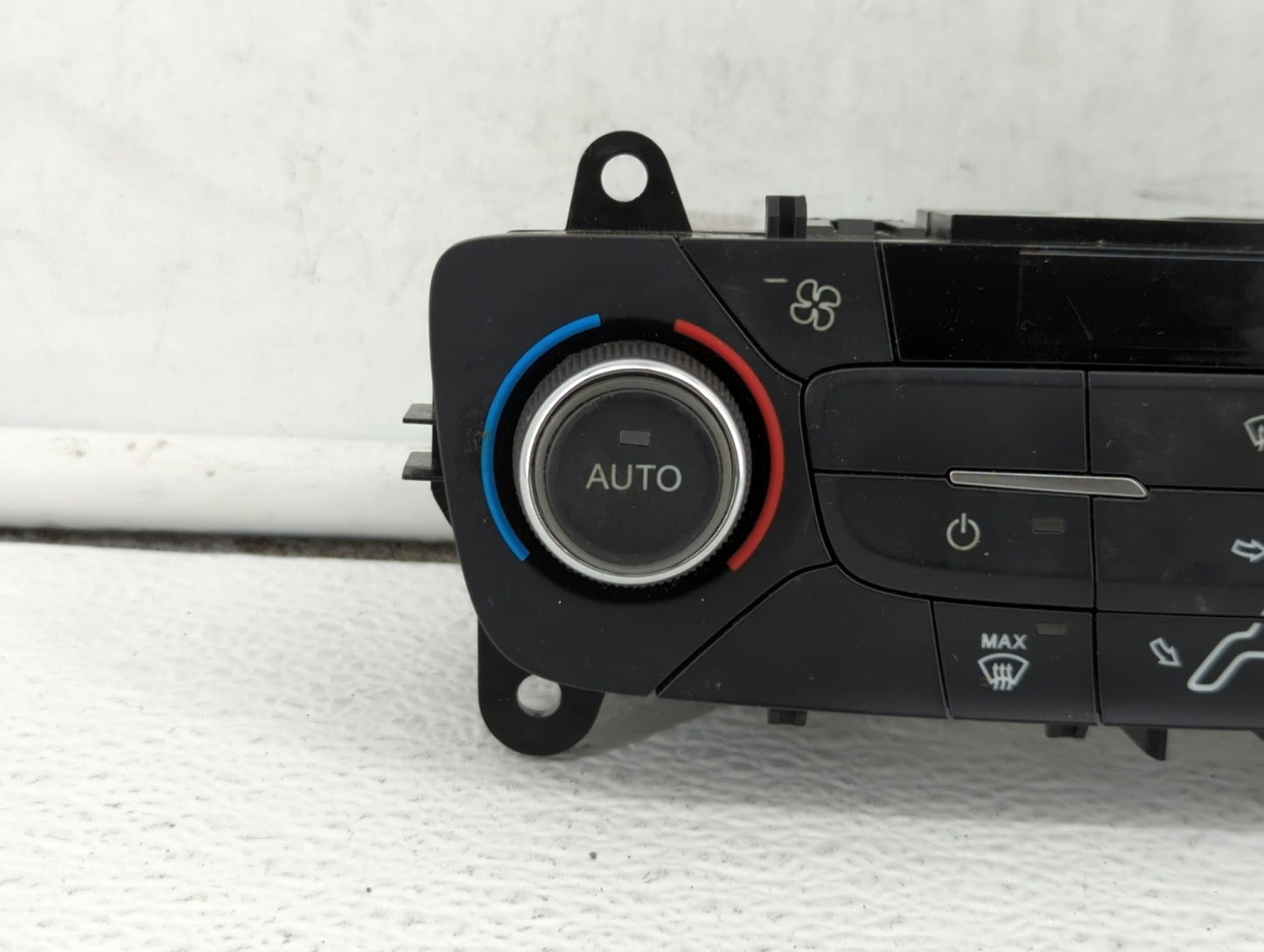 2015-2018 Ford Focus Climate Control Module Temperature AC/Heater Replacement P/N:F1ET-18549 F1ET-18C612-AG Fits OEM Used Au