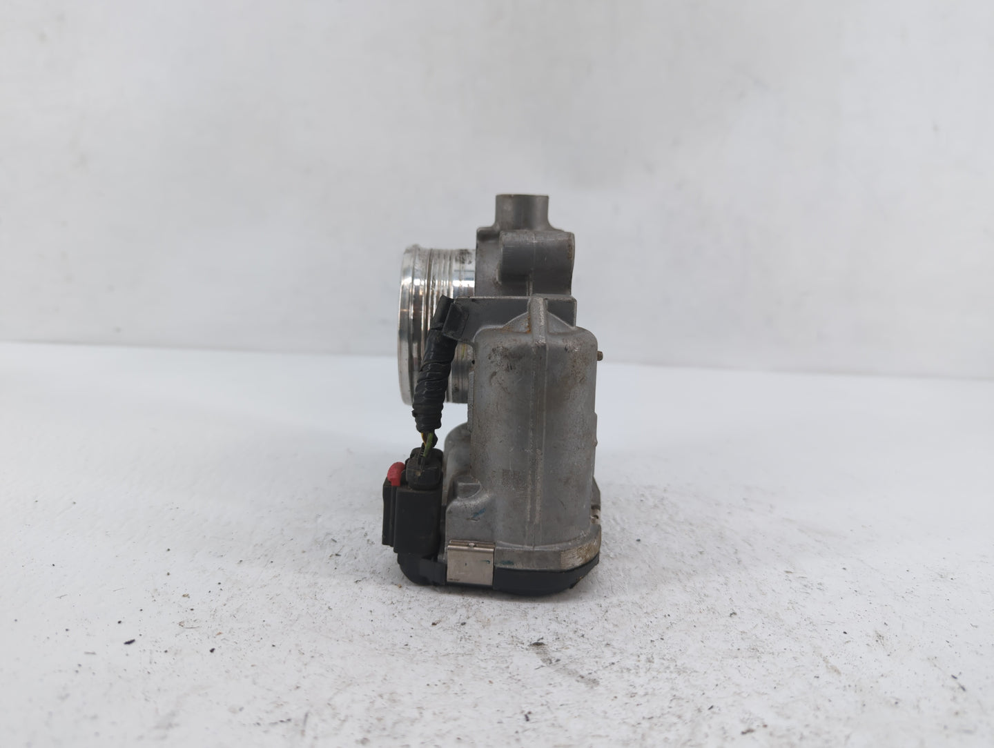 2014-2018 Ford Focus Throttle Body P/N:0 280 750 566 DS7E-9F991-BB Fits Fits 2014 2015 2016 2017 2018 2019 OEM Used Auto Par