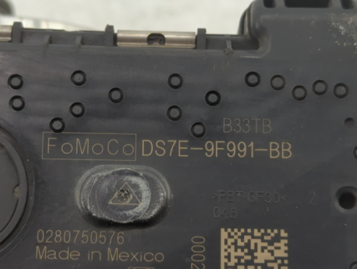 2014-2018 Ford Focus Throttle Body P/N:0 280 750 566 DS7E-9F991-BB Fits Fits 2014 2015 2016 2017 2018 2019 OEM Used Auto Par