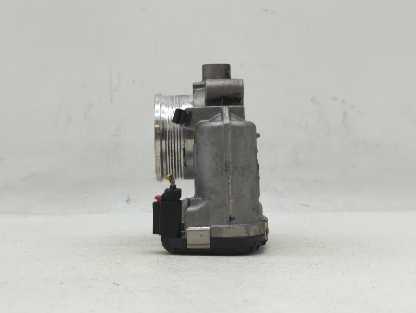 2014-2018 Ford Focus Throttle Body P/N:0 280 750 566 DS7E-9F991-BB Fits Fits 2014 2015 2016 2017 2018 2019 OEM Used Auto Par