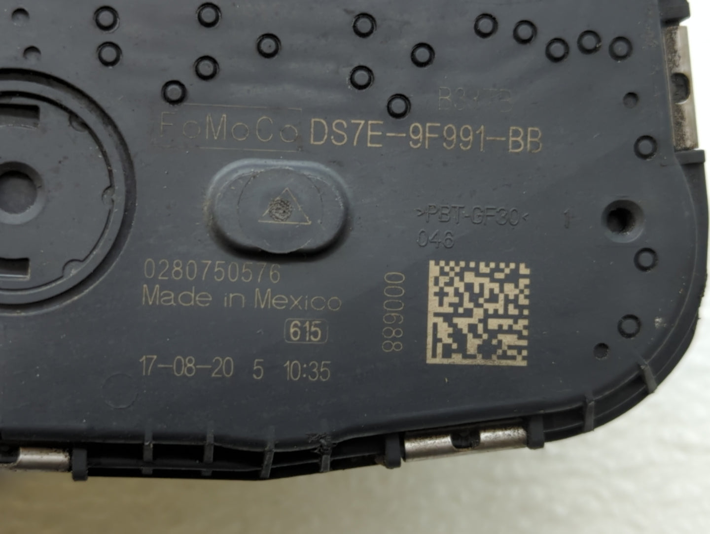 2014-2018 Ford Focus Throttle Body P/N:0 280 750 566 DS7E-9F991-BB Fits Fits 2014 2015 2016 2017 2018 2019 OEM Used Auto Par