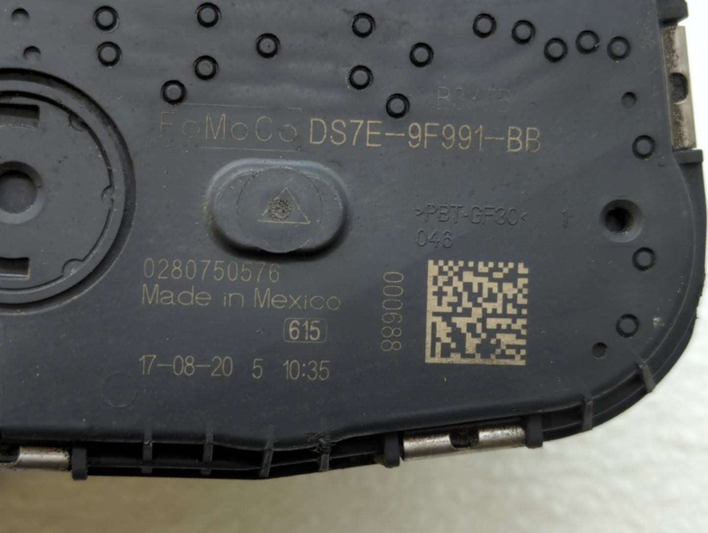 2014-2018 Ford Focus Throttle Body P/N:0 280 750 566 DS7E-9F991-BB Fits Fits 2014 2015 2016 2017 2018 2019 OEM Used Auto Par