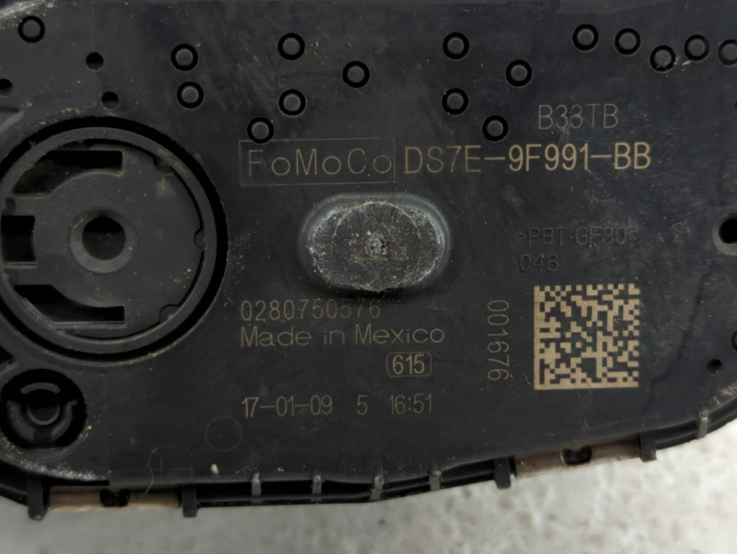 2014-2018 Ford Focus Throttle Body P/N:DS7E-9F991-BB Fits Fits 2014 2015 2016 2017 2018 2019 OEM Used Auto Parts - Oemusedau