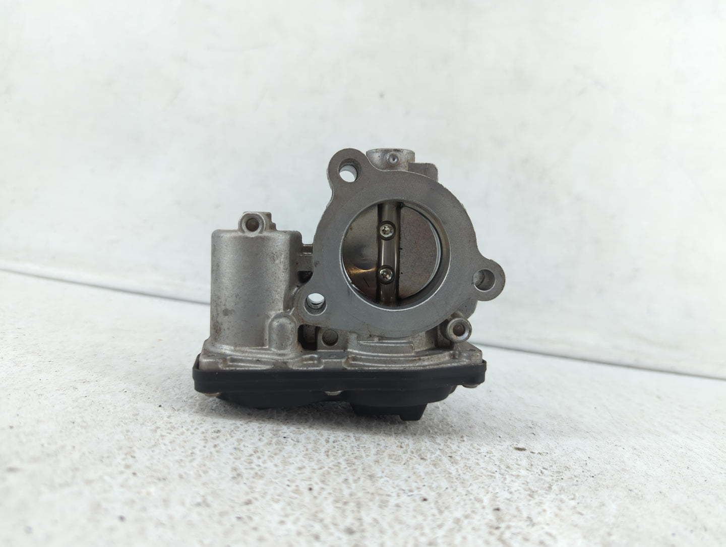 2015-2018 Ford Focus Throttle Body P/N:CM5G-9F991-FC CM5G-9F991-GA Fits Fits 2014 2015 2016 2017 2018 OEM Used Auto Parts - 