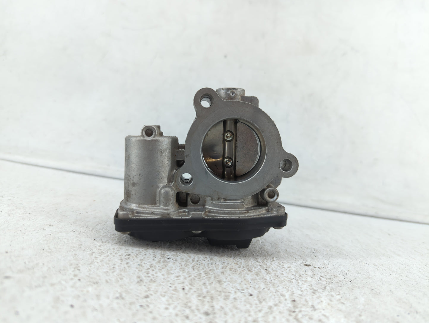 2015-2018 Ford Focus Throttle Body P/N:CM5G-9F991-FC CM5G-9F991-GA Fits Fits 2014 2015 2016 2017 2018 OEM Used Auto Parts - 
