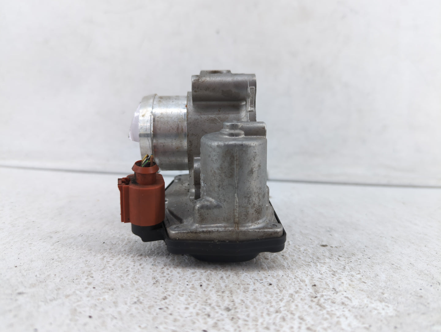 2015-2018 Ford Focus Throttle Body P/N:CM5G-9F991-FC CM5G-9F991-GA Fits Fits 2014 2015 2016 2017 2018 OEM Used Auto Parts - 