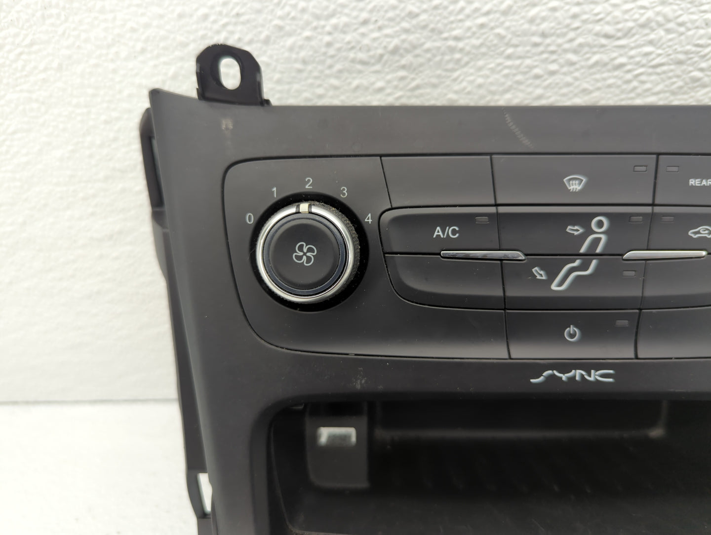 2015-2018 Ford Focus Climate Control Module Temperature AC/Heater Replacement P/N:F1ET-19980-JG F1ET-19980-JJ Fits OEM Used 