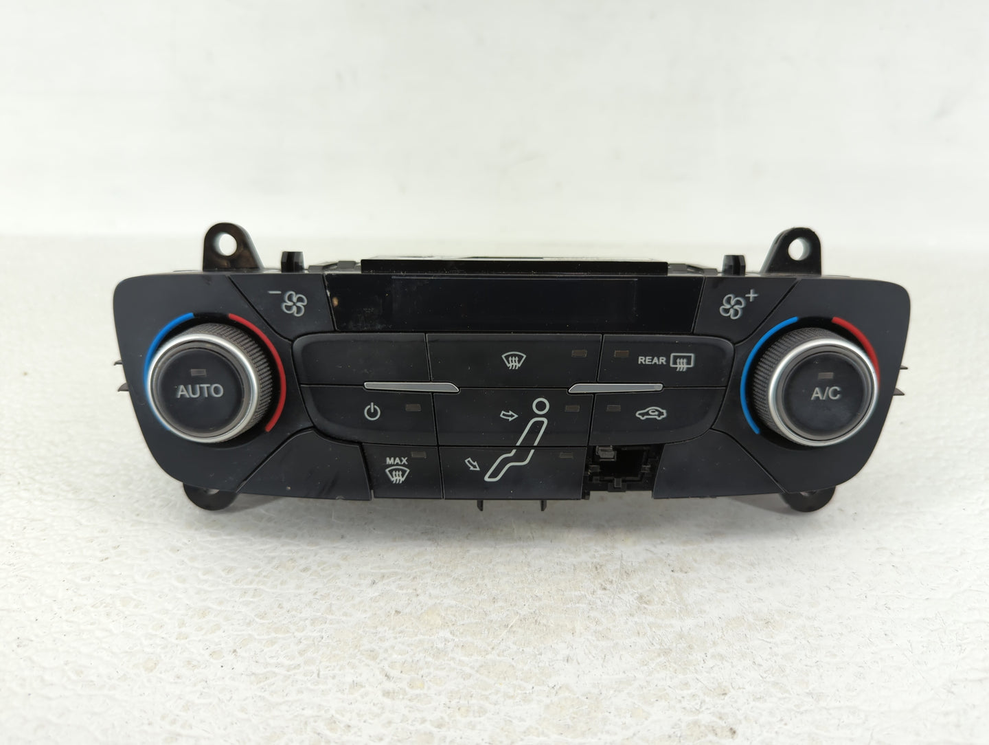 2015-2018 Ford Focus Climate Control Module Temperature AC/Heater Replacement P/N:F1ET-18C612-AJ J1ET18K811KA Fits OEM Used 