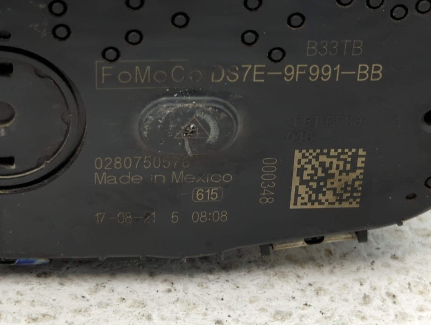 2014-2018 Ford Focus Throttle Body P/N:DS7E-9F991-BB Fits Fits 2014 2015 2016 2017 2018 2019 2020 2021 2022 OEM Used Auto Pa