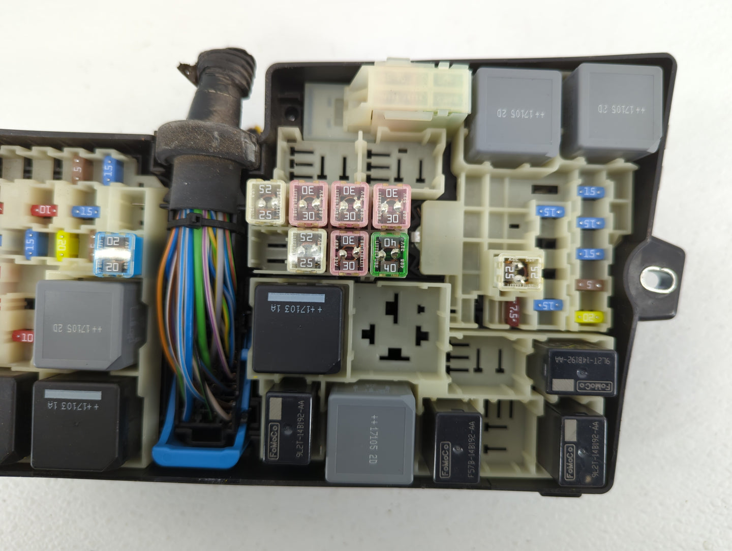 2017-2018 Ford Focus Fusebox Fuse Box Panel Relay Module P/N:AV6T-14A067-AD Fits Fits 2017 2018 OEM Used Auto Parts - Oemuse