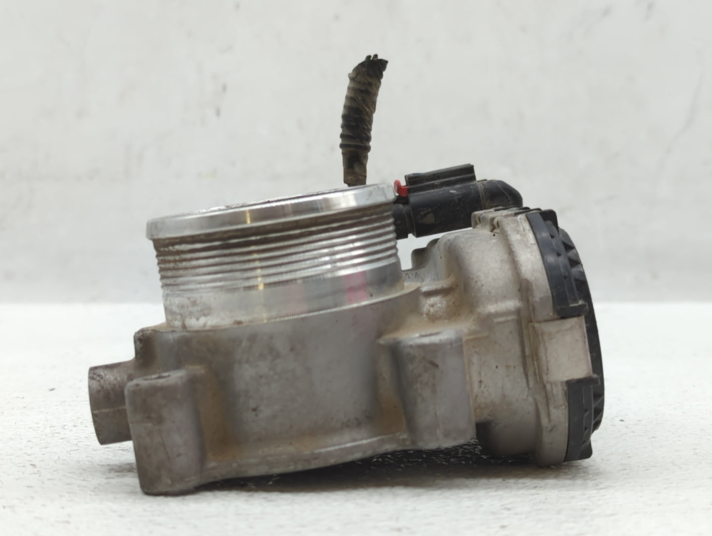 2014-2018 Ford Focus Throttle Body P/N:DS7E-9F991-BB Fits Fits 2014 2015 2016 2017 2018 2019 2020 2021 2022 OEM Used Auto Pa