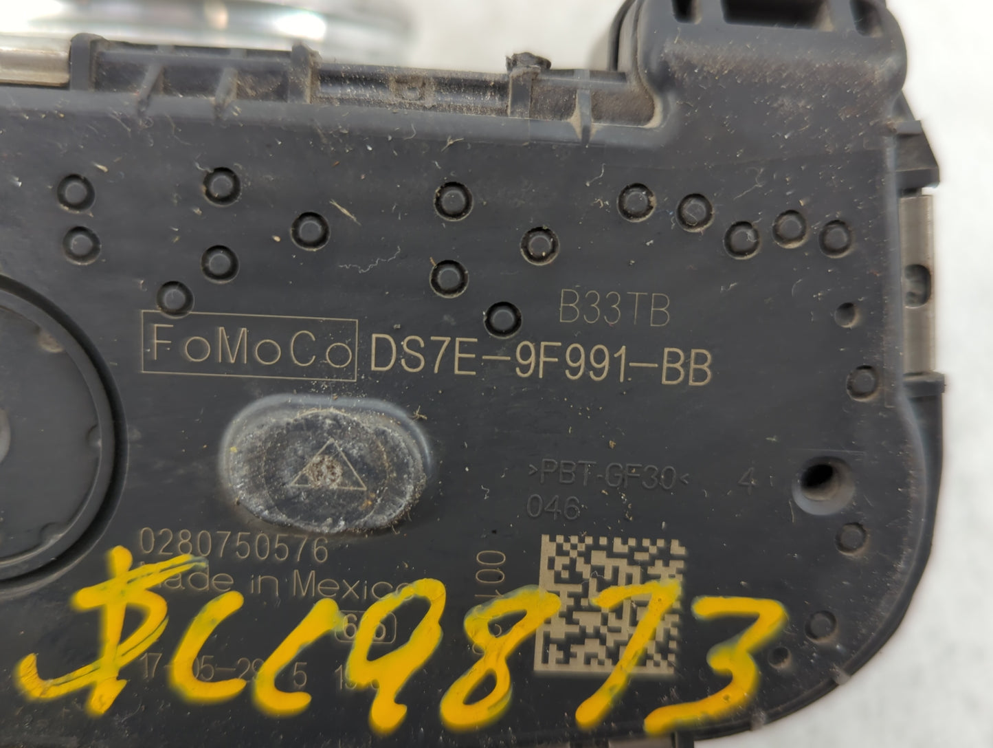 2014-2018 Ford Focus Throttle Body P/N:DS7E-9F991-BB Fits Fits 2014 2015 2016 2017 2018 2019 2020 2021 2022 OEM Used Auto Pa