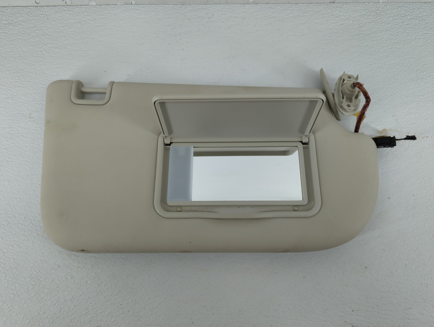 2013-2018 Ford Focus Sun Visor Shade Replacement Passenger Right Mirror Fits Fits 2013 2014 2015 2016 2017 2018 OEM Used Aut