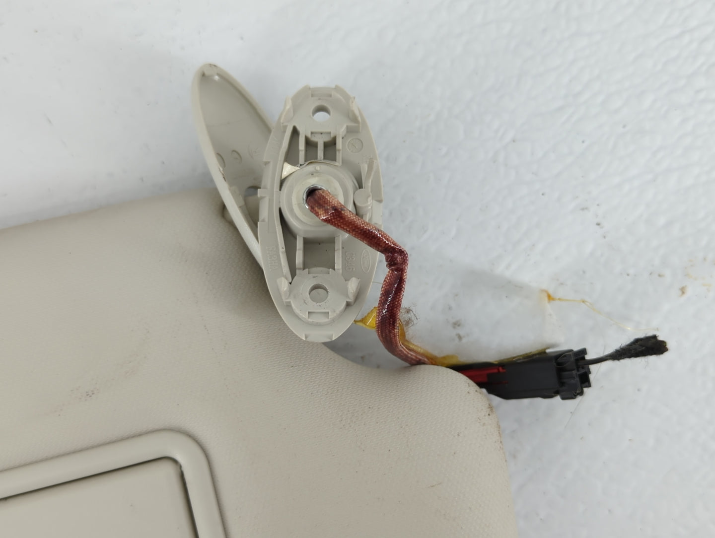 2013-2018 Ford Focus Sun Visor Shade Replacement Passenger Right Mirror Fits Fits 2013 2014 2015 2016 2017 2018 OEM Used Aut