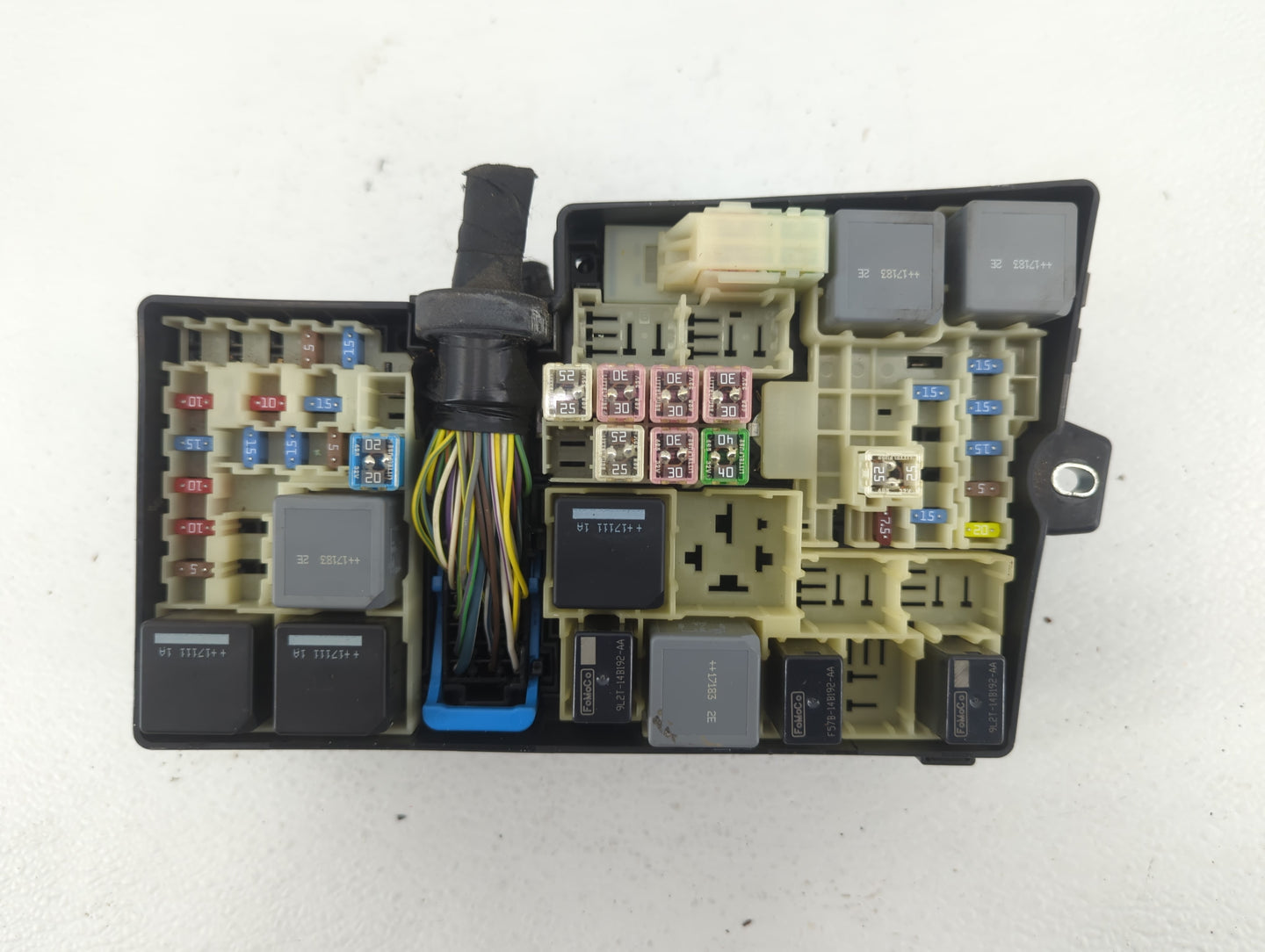 2017-2018 Ford Focus Fusebox Fuse Box Panel Relay Module P/N:AV6T-14A067-AD Fits Fits 2017 2018 OEM Used Auto Parts - Oemuse