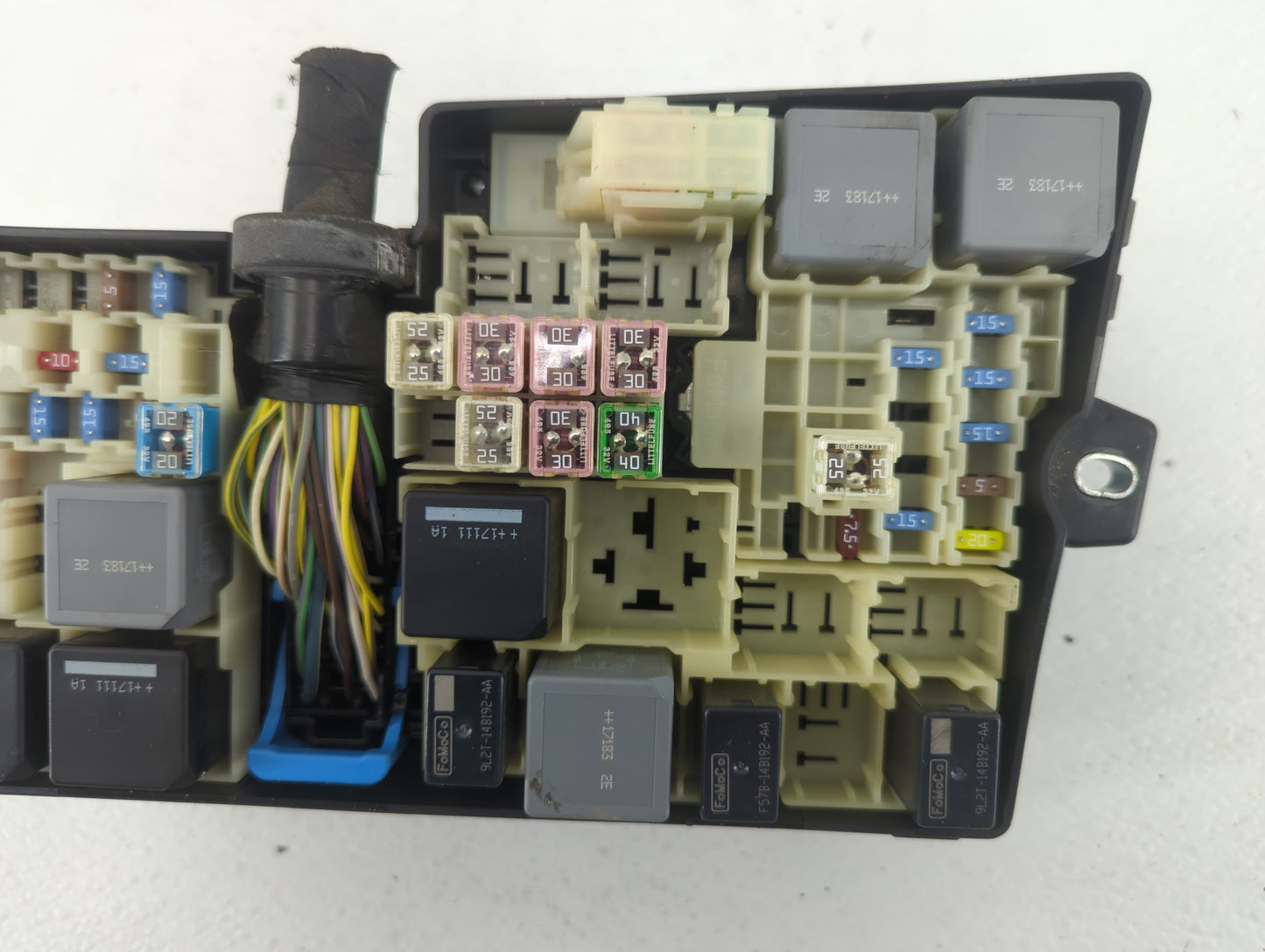 2017-2018 Ford Focus Fusebox Fuse Box Panel Relay Module P/N:AV6T-14A067-AD Fits Fits 2017 2018 OEM Used Auto Parts - Oemuse