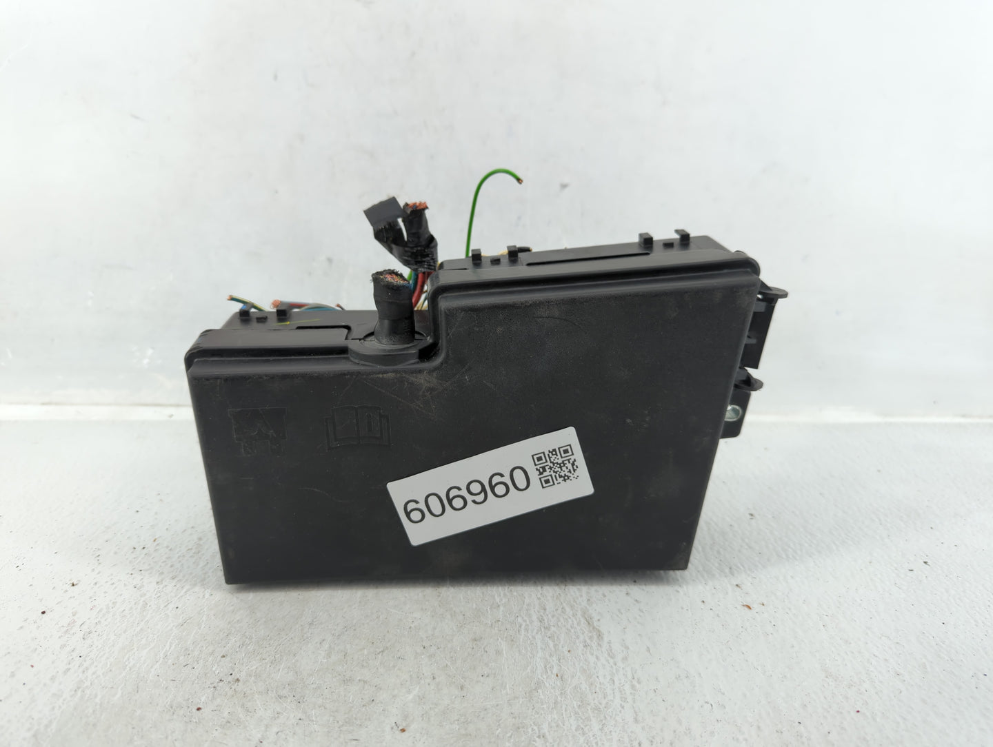 2017-2018 Ford Focus Fusebox Fuse Box Panel Relay Module P/N:AV6T-14A142-AB Fits Fits 2017 2018 OEM Used Auto Parts - Oemuse