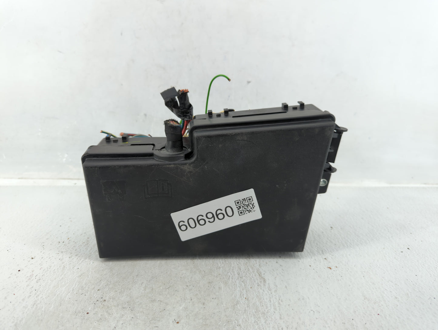 2017-2018 Ford Focus Fusebox Fuse Box Panel Relay Module P/N:AV6T-14A142-AB Fits Fits 2017 2018 OEM Used Auto Parts - Oemuse