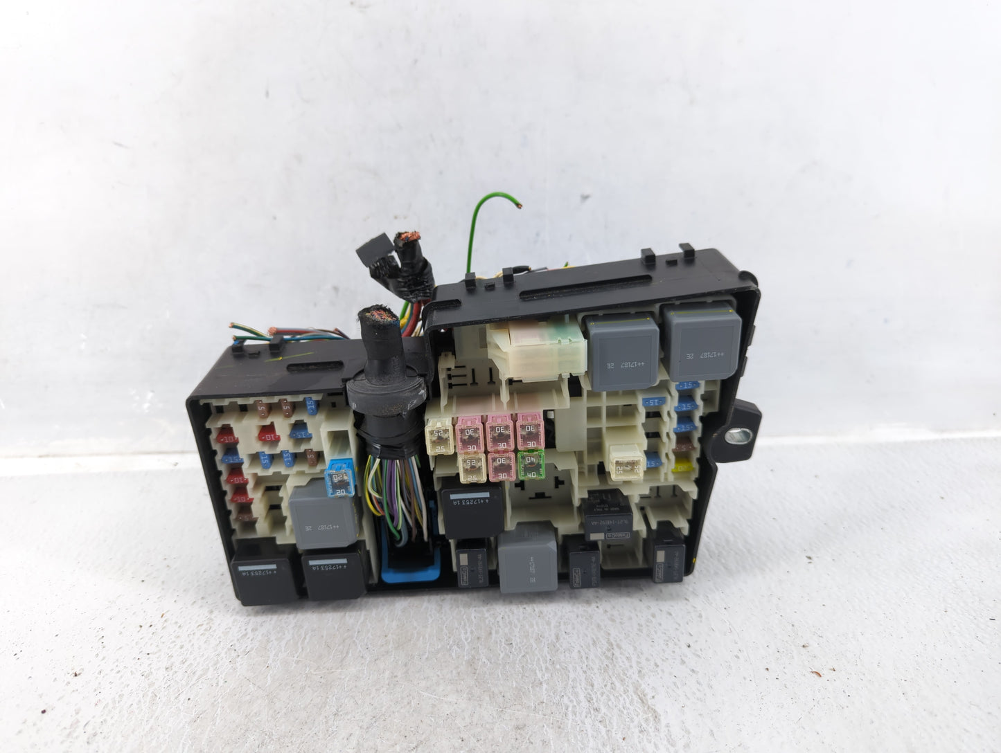 2017-2018 Ford Focus Fusebox Fuse Box Panel Relay Module P/N:AV6T-14A142-AB Fits Fits 2017 2018 OEM Used Auto Parts - Oemuse