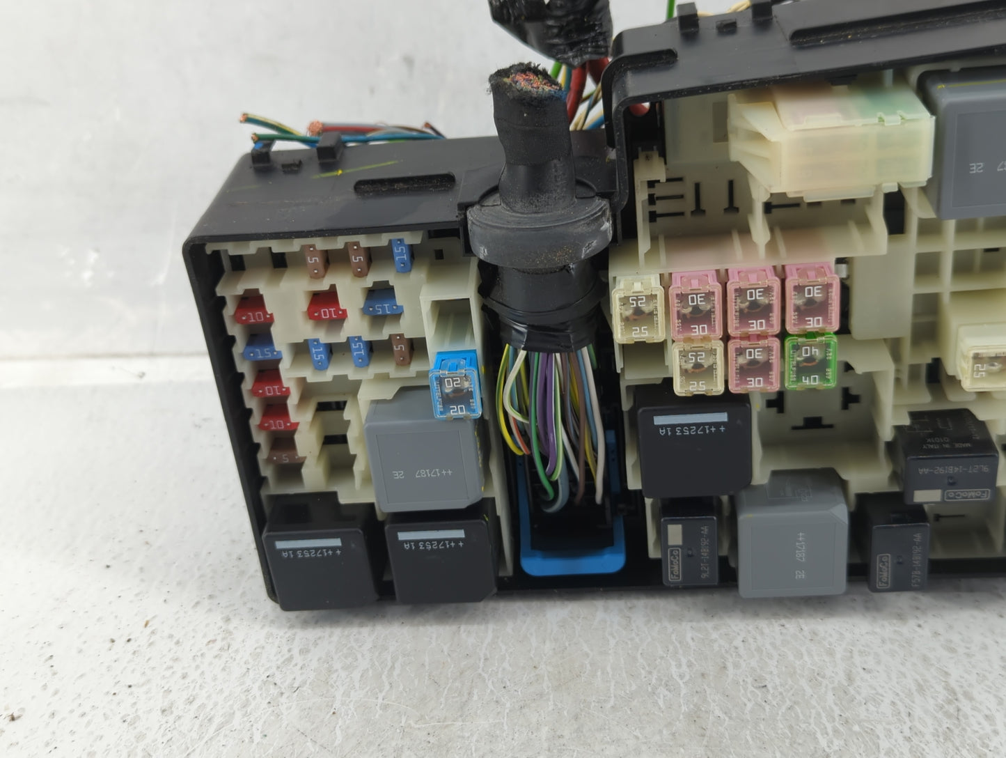 2017-2018 Ford Focus Fusebox Fuse Box Panel Relay Module P/N:AV6T-14A142-AB Fits Fits 2017 2018 OEM Used Auto Parts - Oemuse