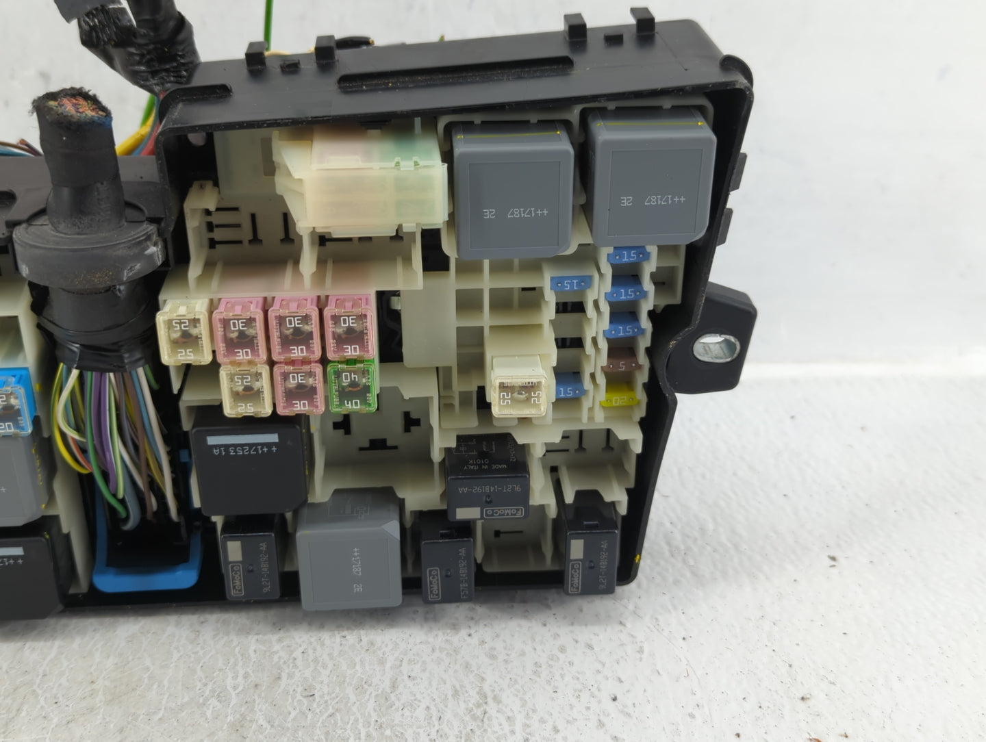 2017-2018 Ford Focus Fusebox Fuse Box Panel Relay Module P/N:AV6T-14A142-AB Fits Fits 2017 2018 OEM Used Auto Parts - Oemuse