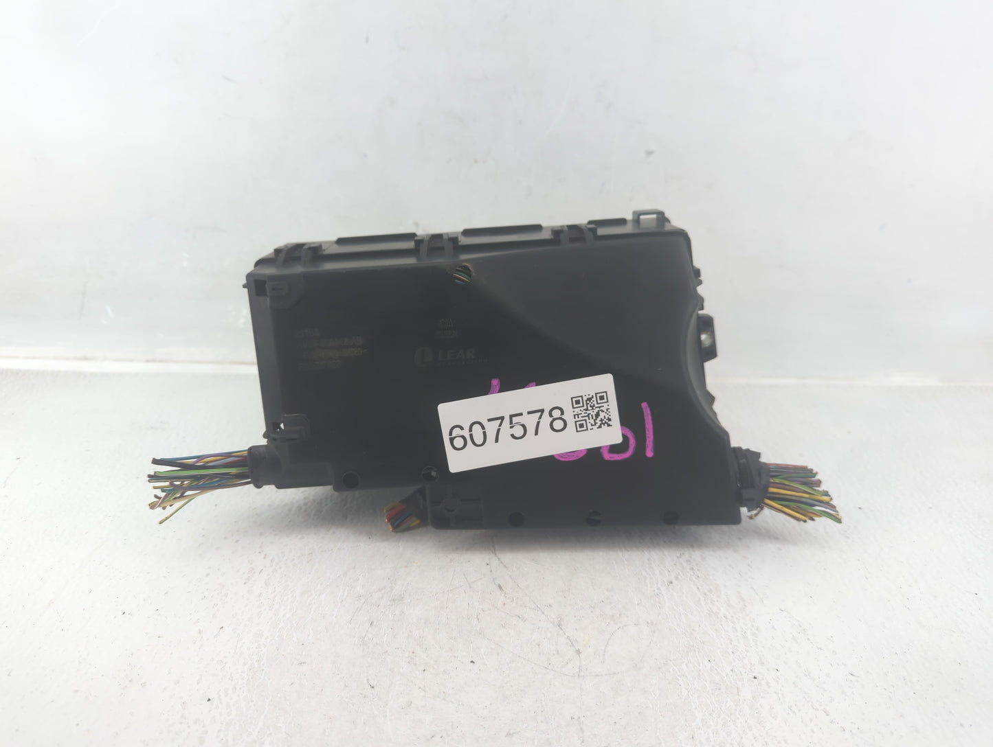 2017-2018 Ford Focus Fusebox Fuse Box Panel Relay Module P/N:AV6T-14A142-AB Fits Fits 2017 2018 OEM Used Auto Parts - Oemuse