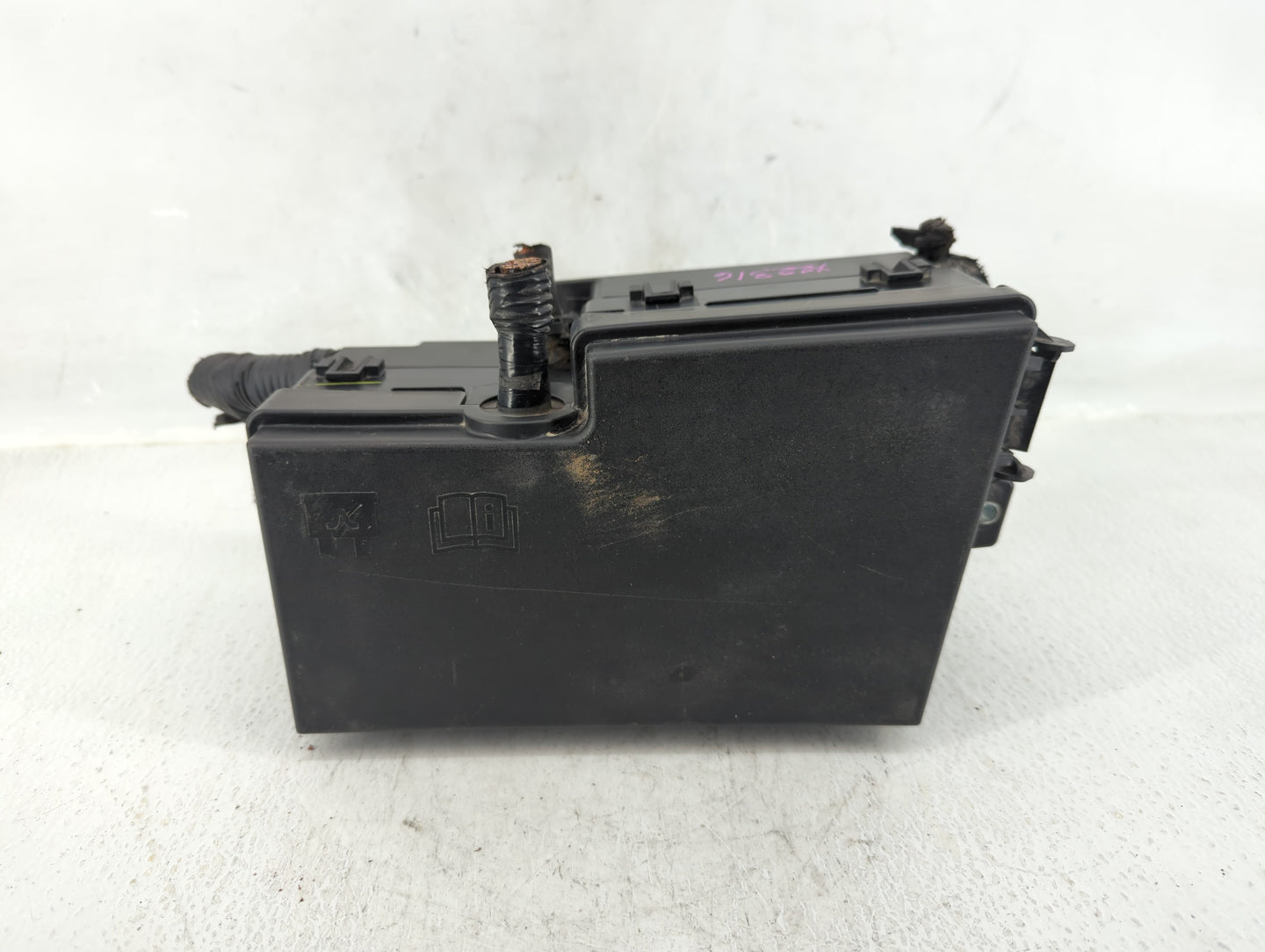 2017-2018 Ford Focus Fusebox Fuse Box Panel Relay Module P/N:AV6T-14A067-AD Fits Fits 2017 2018 OEM Used Auto Parts - Oemuse
