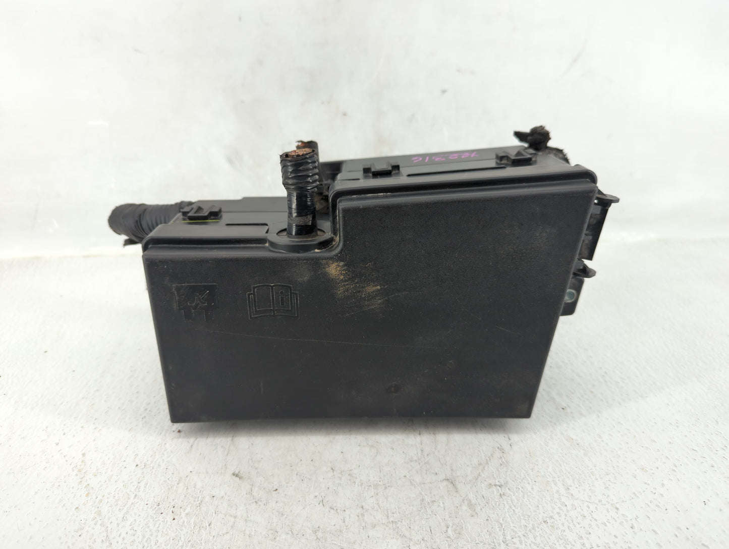 2017-2018 Ford Focus Fusebox Fuse Box Panel Relay Module P/N:AV6T-14A067-AD Fits Fits 2017 2018 OEM Used Auto Parts - Oemuse