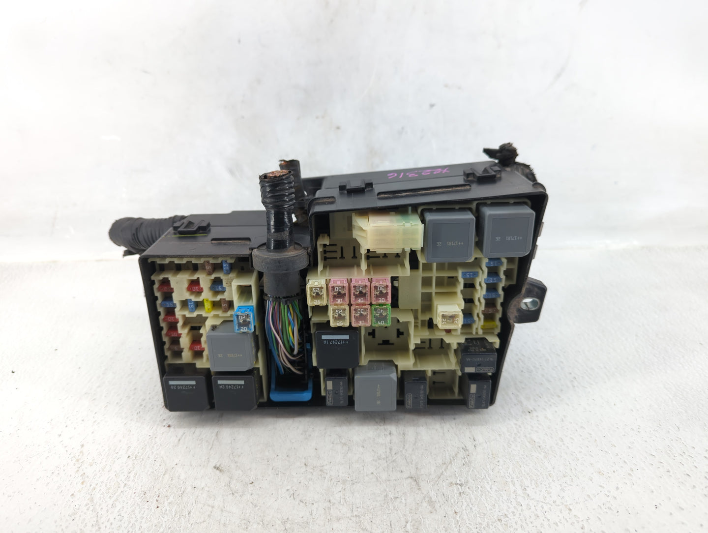 2017-2018 Ford Focus Fusebox Fuse Box Panel Relay Module P/N:AV6T-14A067-AD Fits Fits 2017 2018 OEM Used Auto Parts - Oemuse