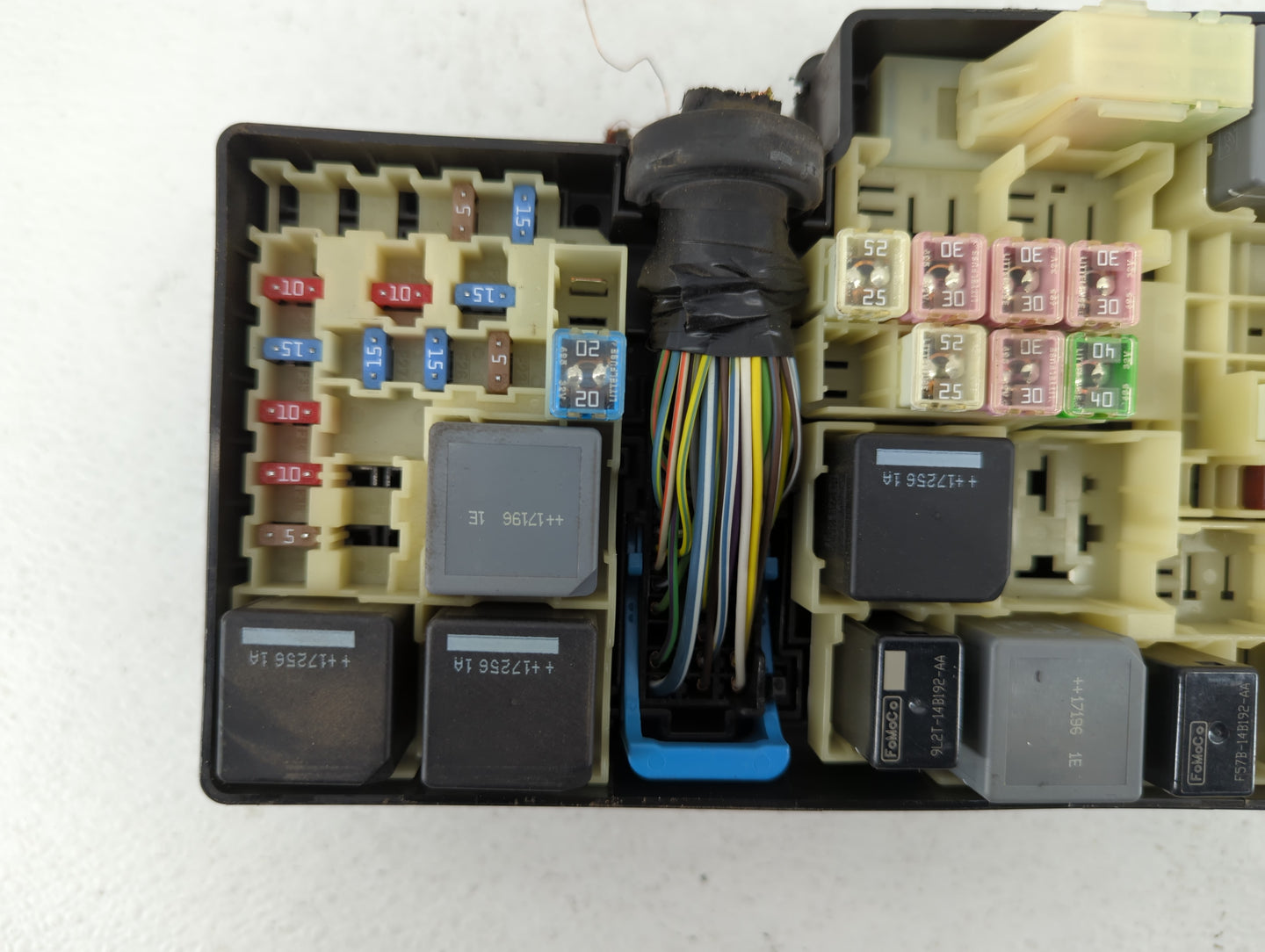 2017-2018 Ford Focus Fusebox Fuse Box Panel Relay Module P/N:AV6T-14A067-AD Fits Fits 2017 2018 OEM Used Auto Parts - Oemuse