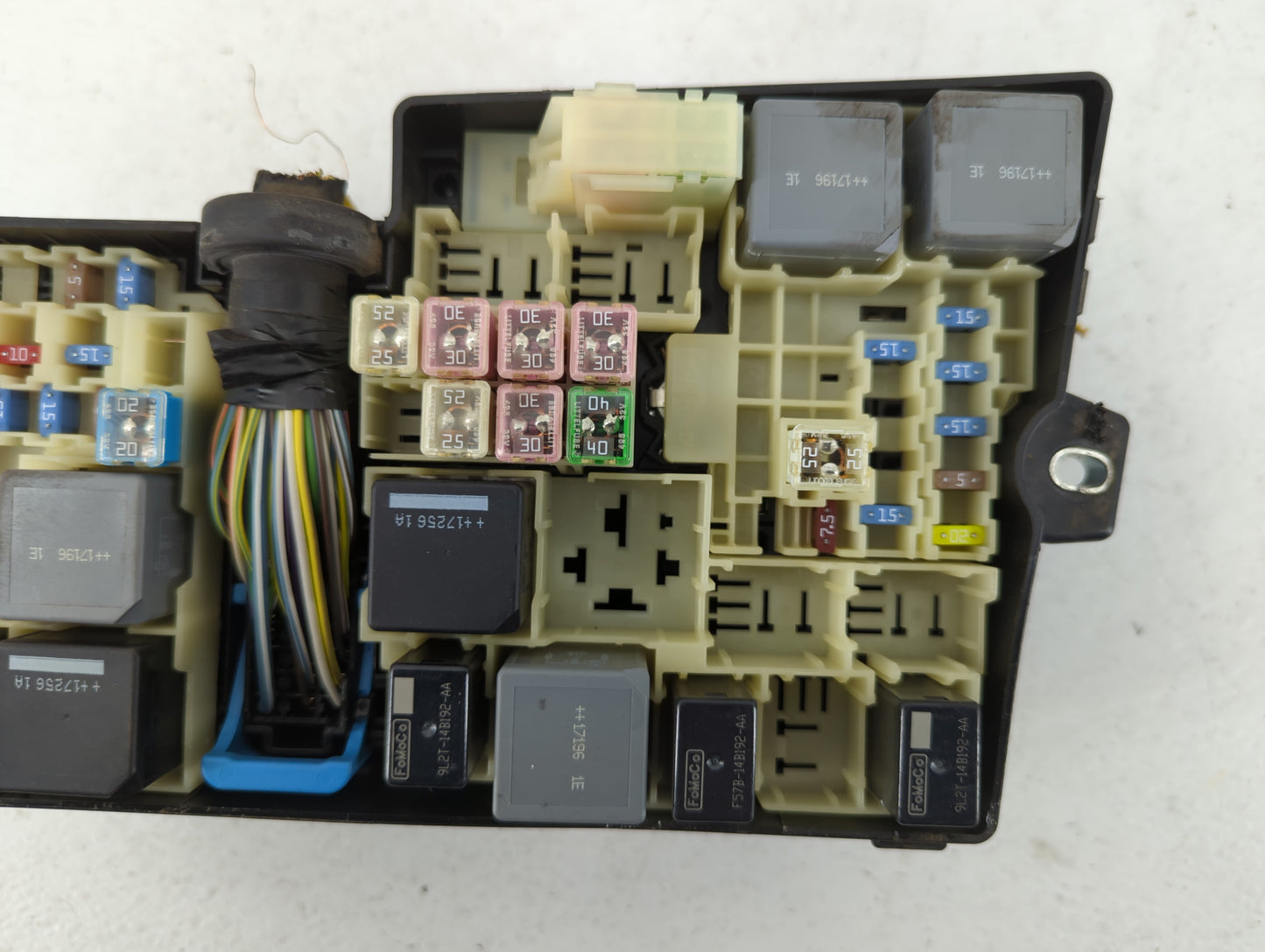 2017-2018 Ford Focus Fusebox Fuse Box Panel Relay Module P/N:AV6T-14A067-AD Fits Fits 2017 2018 OEM Used Auto Parts - Oemuse