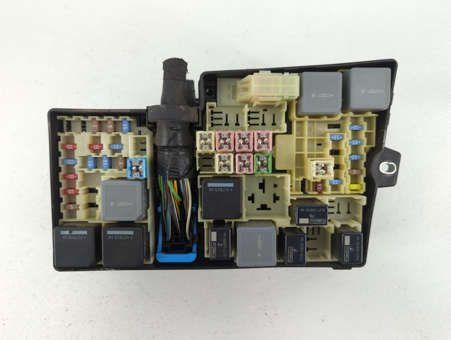 2017-2018 Ford Focus Fusebox Fuse Box Panel Relay Module P/N:AV6T-14A067-AD Fits Fits 2017 2018 OEM Used Auto Parts - Oemuse