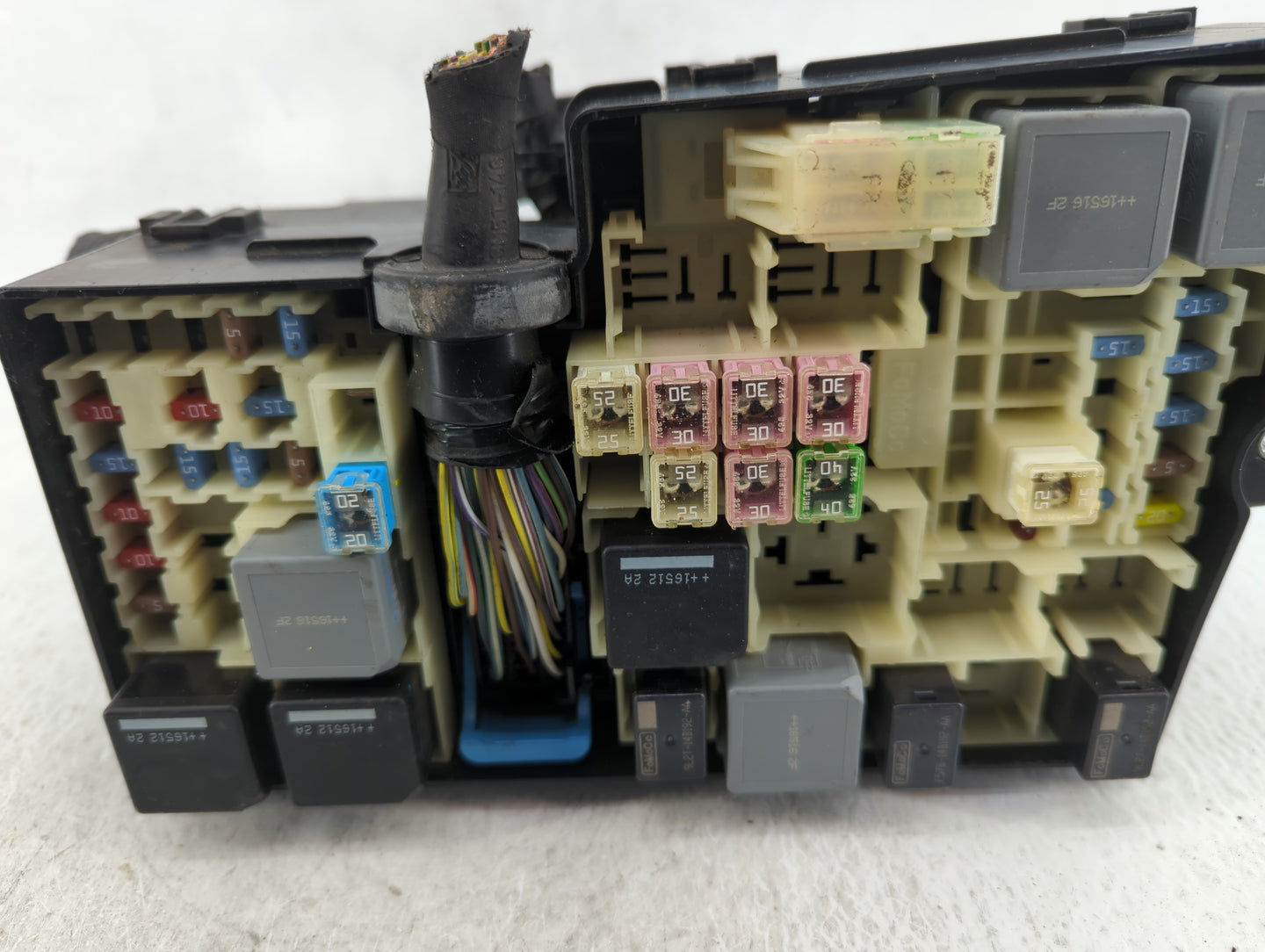 2017-2018 Ford Focus Fusebox Fuse Box Panel Relay Module P/N:AV6T-14A067-AD Fits Fits 2017 2018 OEM Used Auto Parts - Oemuse